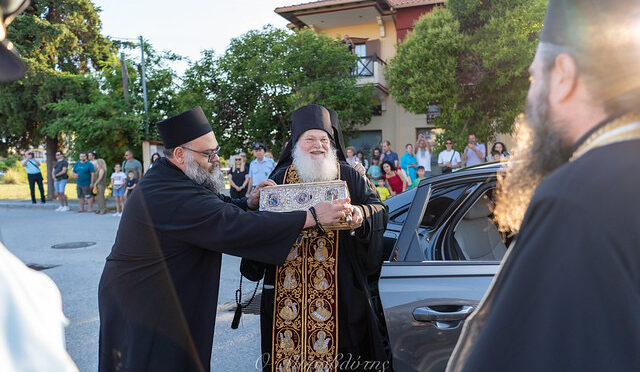 ΣΥΝΟΔΕΥΟΝΤΑΣ ΤΗΝ ΑΓΙΑ ΖΩΝΗ ΤΗΣ ΠΑΝΑΓΙΑΣ